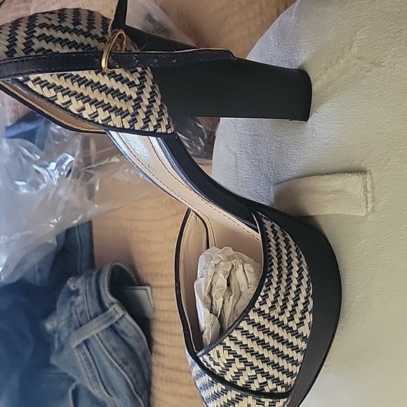 Heels - Picture 3 of 4